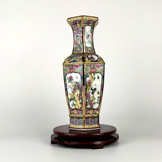 Elegant Classical Home Living Room Retro Decorative Ceramic Ornaments made of high-quality enamel colored porcelain.