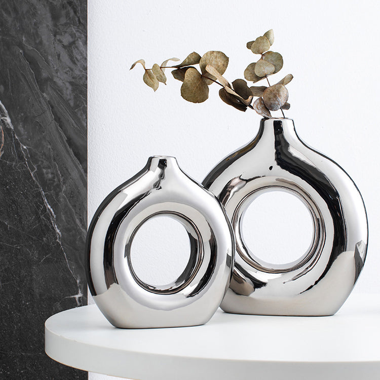 Electroplated Silver Ceramic Vase with High-end Decoration displayed with fresh flowers, highlighting its beautiful design and luxurious appeal.
